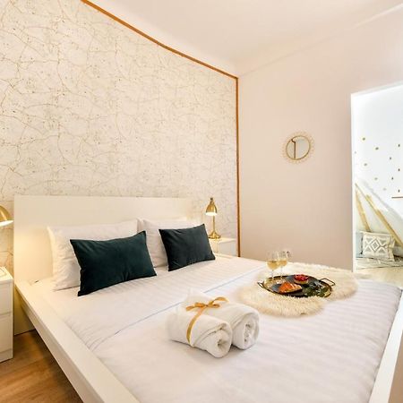 Cozy 1Br Escape - Apartment With Charming Balcony Near Universitate Bucareste Exterior foto