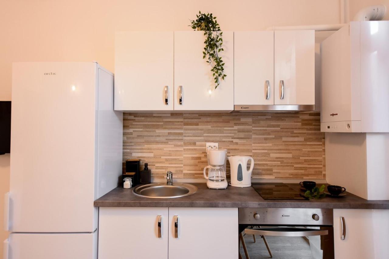 Cozy 1Br Escape - Apartment With Charming Balcony Near Universitate Bucareste Exterior foto