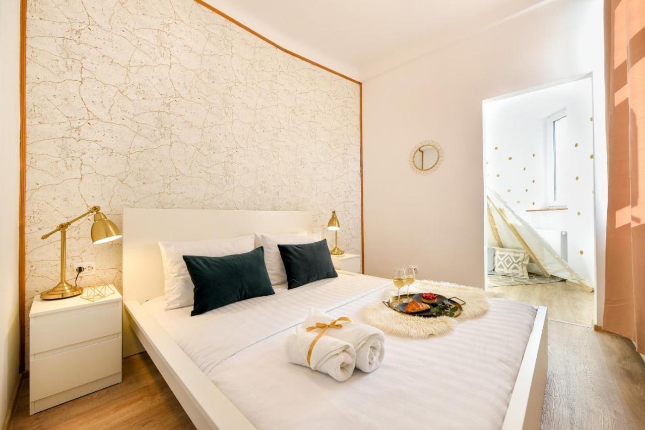Cozy 1Br Escape - Apartment With Charming Balcony Near Universitate Bucareste Exterior foto
