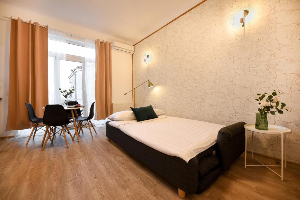 Cozy 1Br Escape - Apartment With Charming Balcony Near Universitate Bucareste Exterior foto